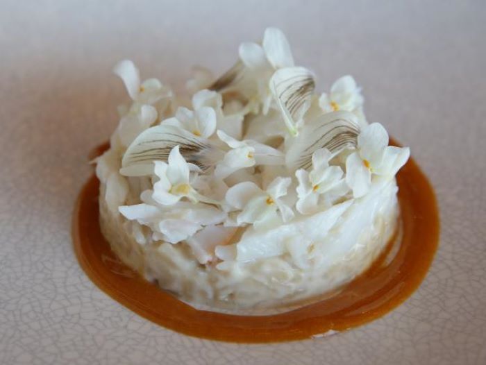 Ăn gì ở Melbourne - Spanner crab risotto có thiết kế độc đáo