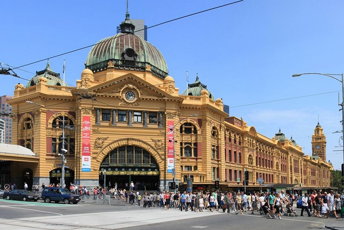 Quảng trường Federation Square - Nhà ga Flinders Street.