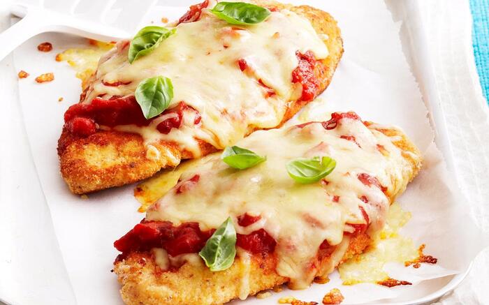 Ăn gì ở Sydney - Gà Parmigiana rậy giăm bông và phô mai