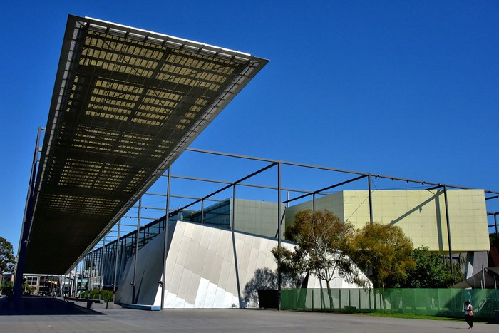 Bảo tàng Melbourne - Quan cảnh bên ngoài bảo tàng