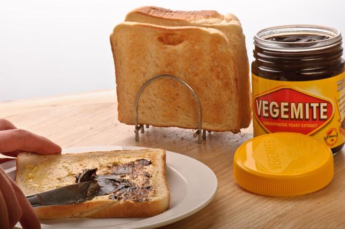 Kinh nghiệm mua sắm ở Úc - Món bơ “quốc dân” Vegemite