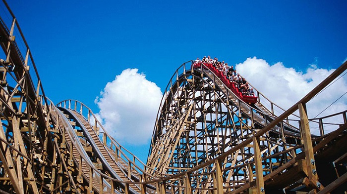 Trò chơi tàu lượn siêu tốc tại công viên Luna Sydney