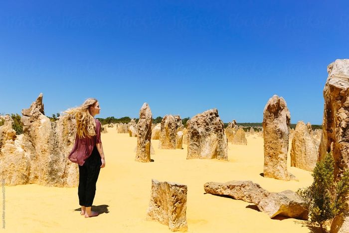 Du lịch úc tháng 10 Sa mạc Pinnacles mang một vẻ đẹp kì lạ, bí ẩn