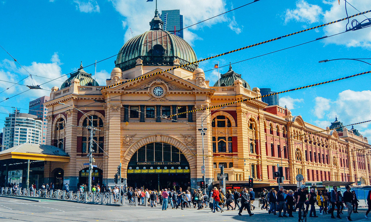 Ga tàu điện Flinders Street là một trong những nhà ga lâu đời ấn tượng 