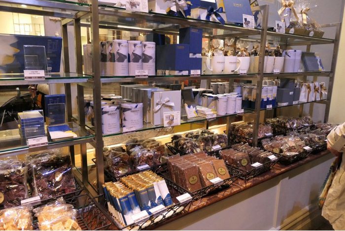 Đi Melbourne mua gì - Cửa hàng Haigh’s Chocolates.