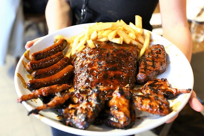 Sydney có gì đặc biệt - Sườn và bít tết nướng lửa