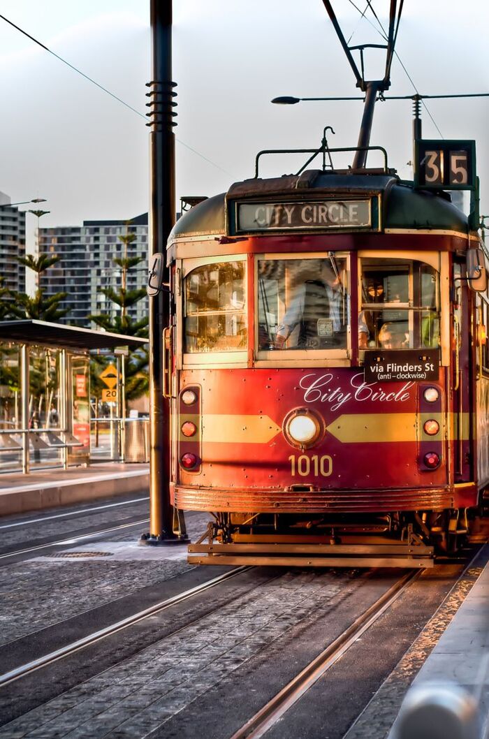 Kinh nghiệm du lịch Úc - Một chuyến tàu điện theo phong cảnh cổ điển ở Úc.