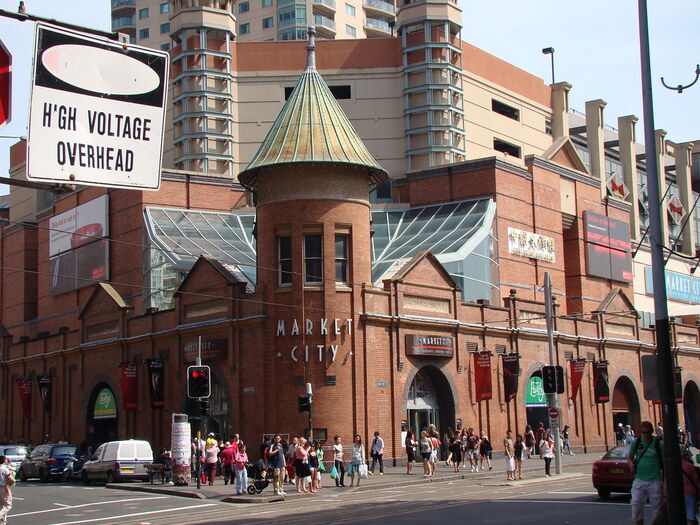 Trung tâm mua sắm ở Sydney -Market City ở khu phố Tàu nên mang nhiều phong cách châu Á.