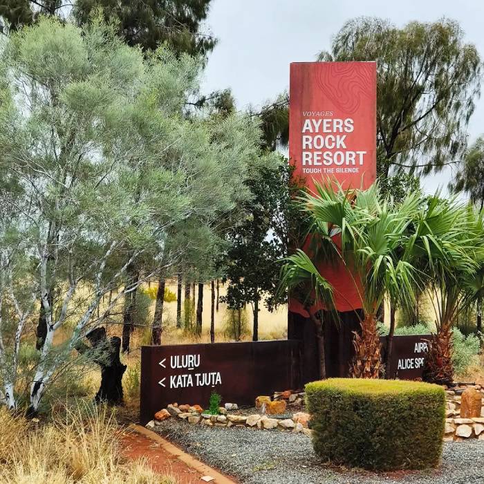 Du lịch Uluru - khối núi đỏ linh thiêng nước Úc