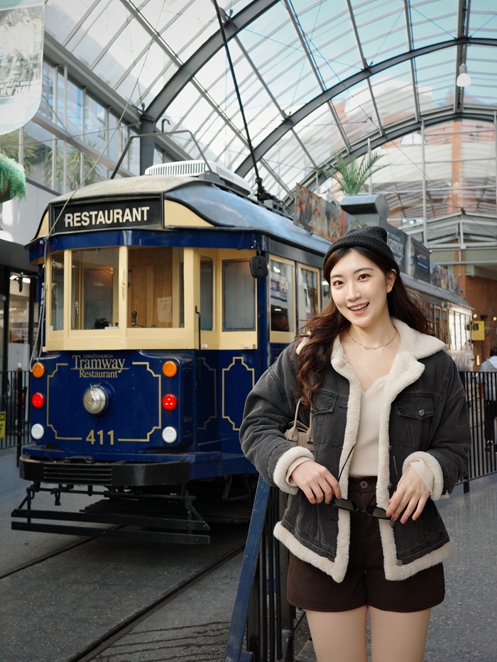 Trải nghiệm tham quan lịch sử độc đáo cùng xe điện Christchurch Tram cổ. Nguồn: helena__1029